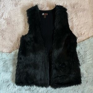 JJ basics black faux fur vest